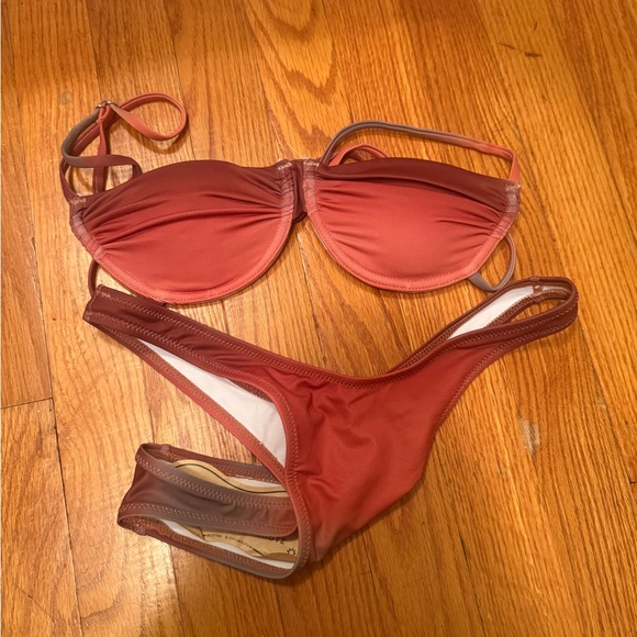 Bikini - Picture 3 of 3